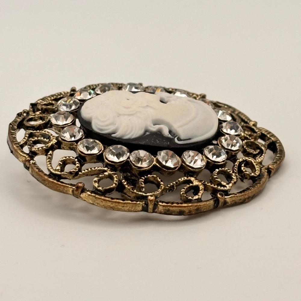 Vintage Victorian Revival Cameo Brooch - Picture 4 of 11
